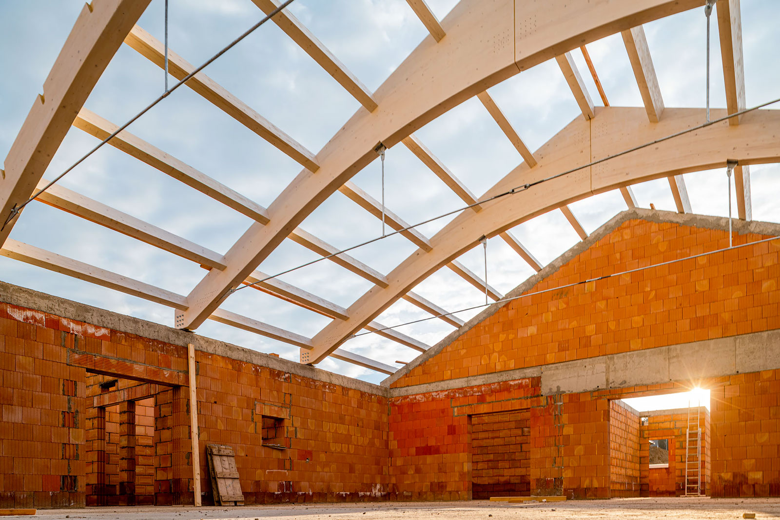 Multifunkční sál Adamov s obloukovými vazníky!